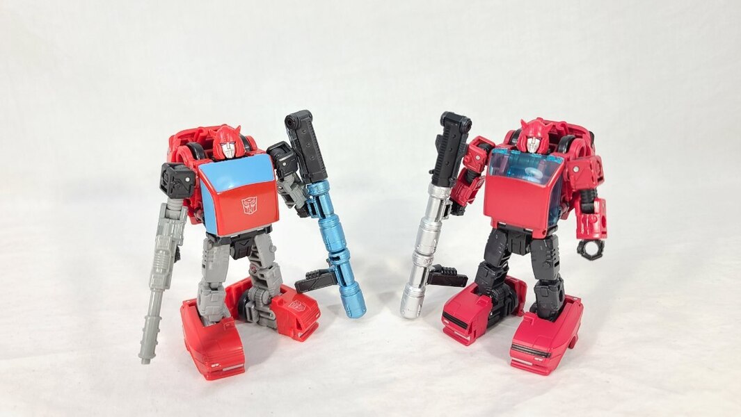 TF Collector Studio Series 86 Cliffjumper Review  (11 of 12)